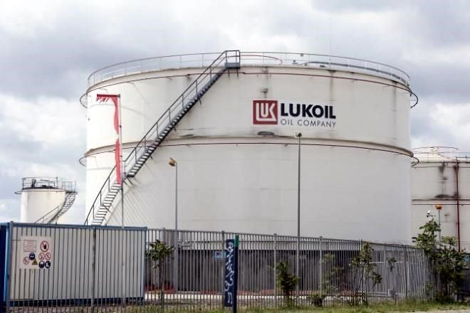 Afirman que China negocia comprar petróleo a Rusia