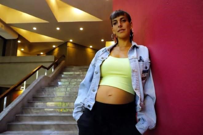 Moon Ribas, artista cyborg, danza con la tierra
