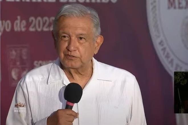 Al carajo, críticos de médicos cubanos.- AMLO