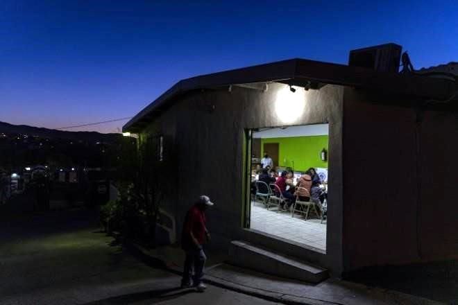 Rebasa migración sistema de EU; depende Biden de refugios