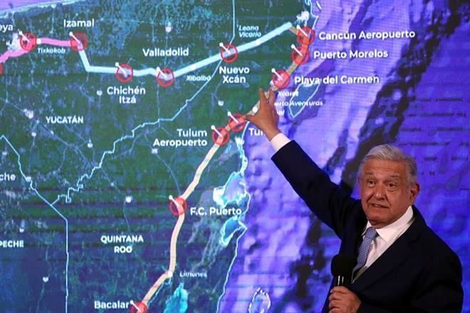 No van a poder detenernos, dice AMLO tras freno a Tren￼