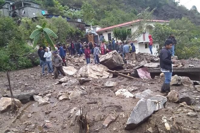 Reportan 8 desaparecidos en Oaxaca por ‘Agatha’