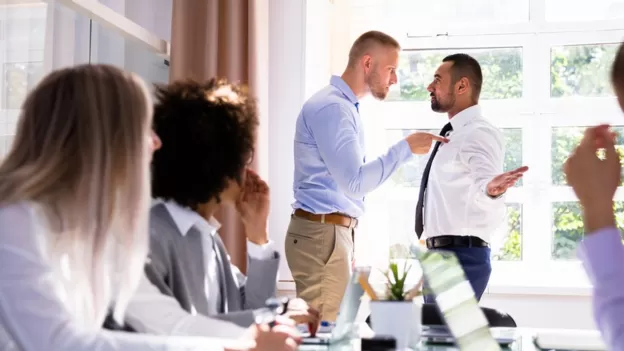 Bullying: por qué la mayoría de la gente no hace nada cuando lo presencia (y cómo podemos cambiar esta actitud)