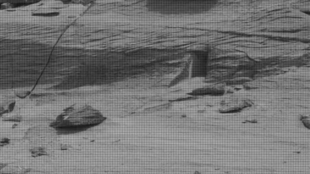 La «puerta» en Marte: la explicación sobre la misteriosa formación en una foto del planeta rojo