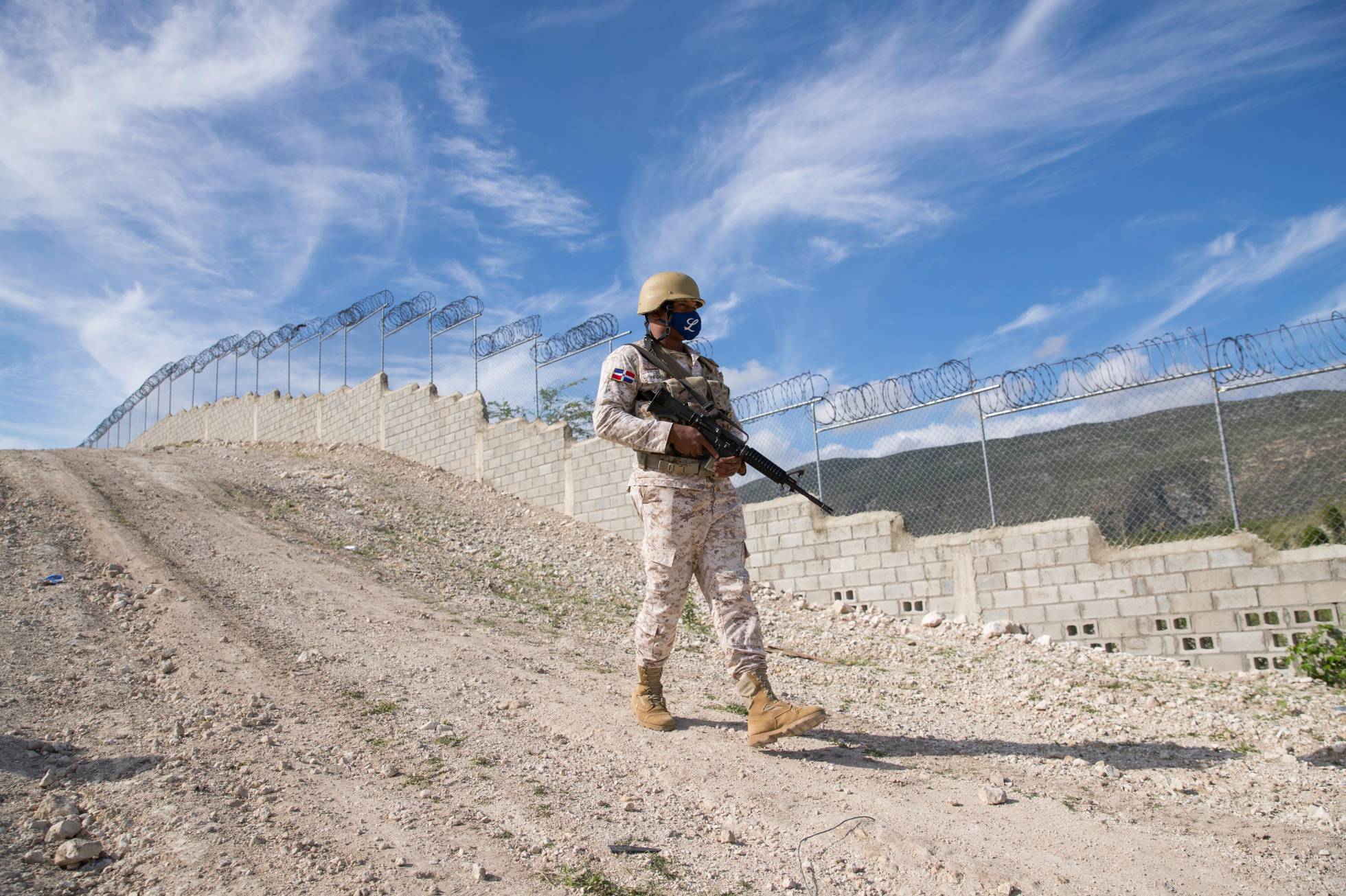 El polémico muro que República Dominicana construye para dividir la isla que comparte con Haití-Especial BBC Mundo