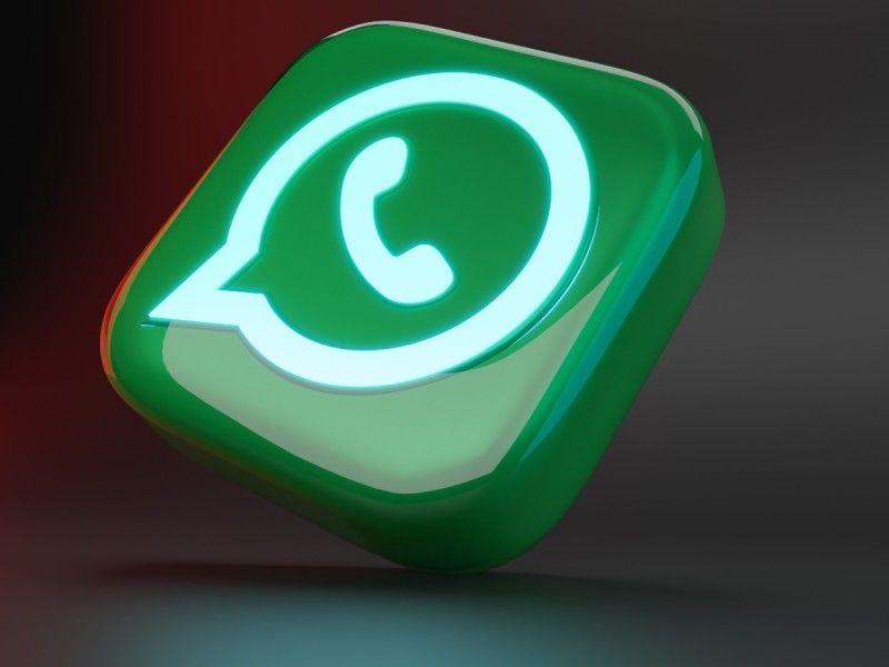 Zuckerberg anuncia que reacciones a mensajes en WhatsApp ya están disponibles