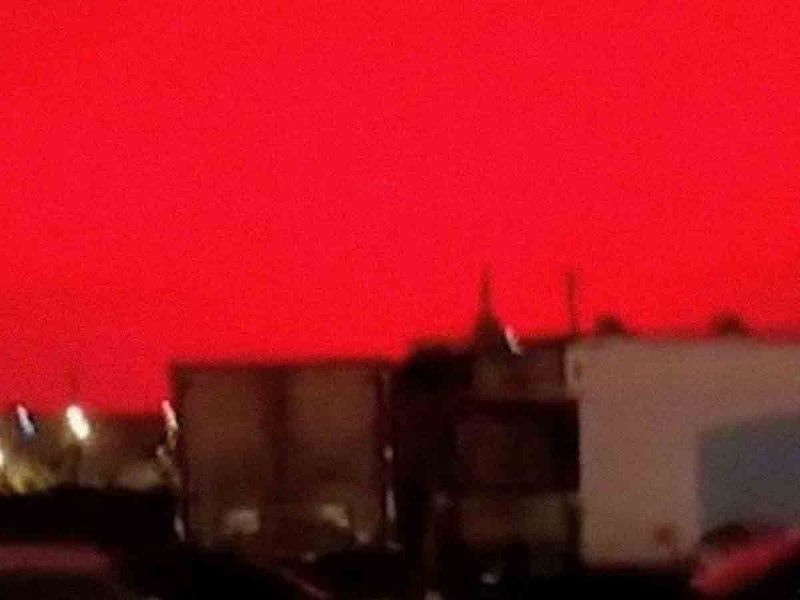 Escena apocalíptica: cielo rojo causa pánico en una ciudad de China