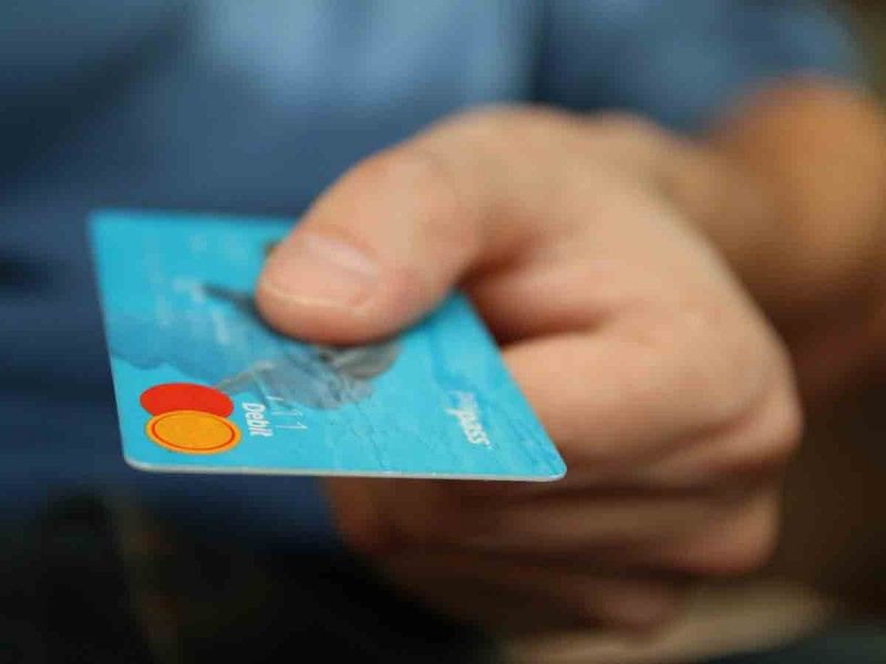 ¿Tienes 20 años? 3 errores financieros que debes evitar para no llenarte de deudas