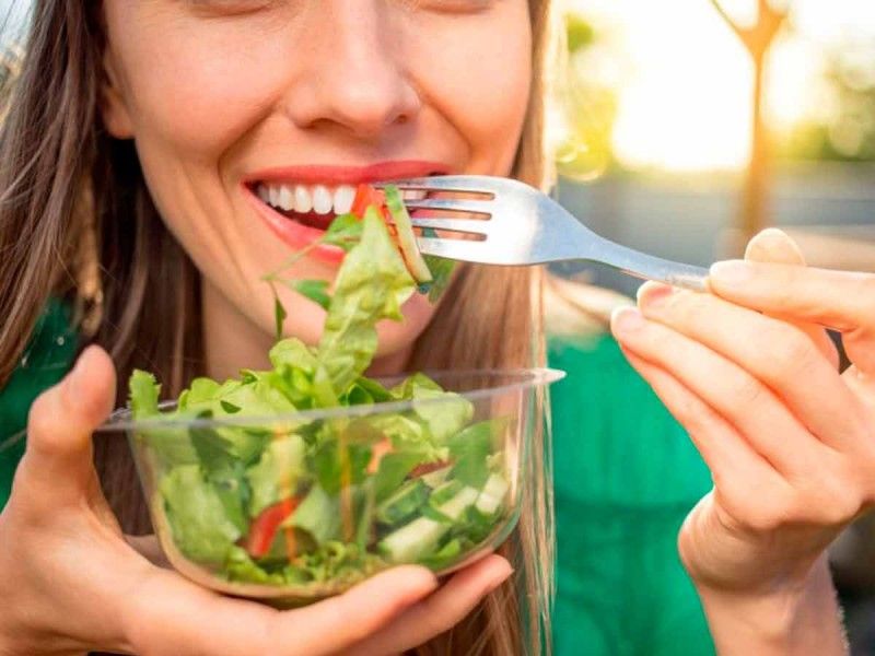 ¿Te ayuda o te daña seguir una dieta vegana?