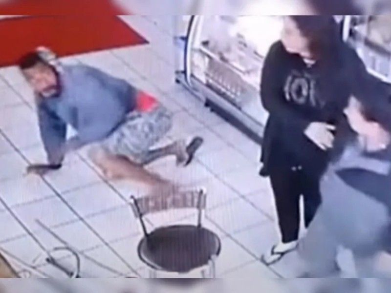 Se le hizo fácil toquetear a una mujer y ella terminó tundiéndolo