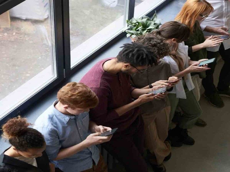 En California padres podrán demandar a las plataformas por adicción a las redes sociales
