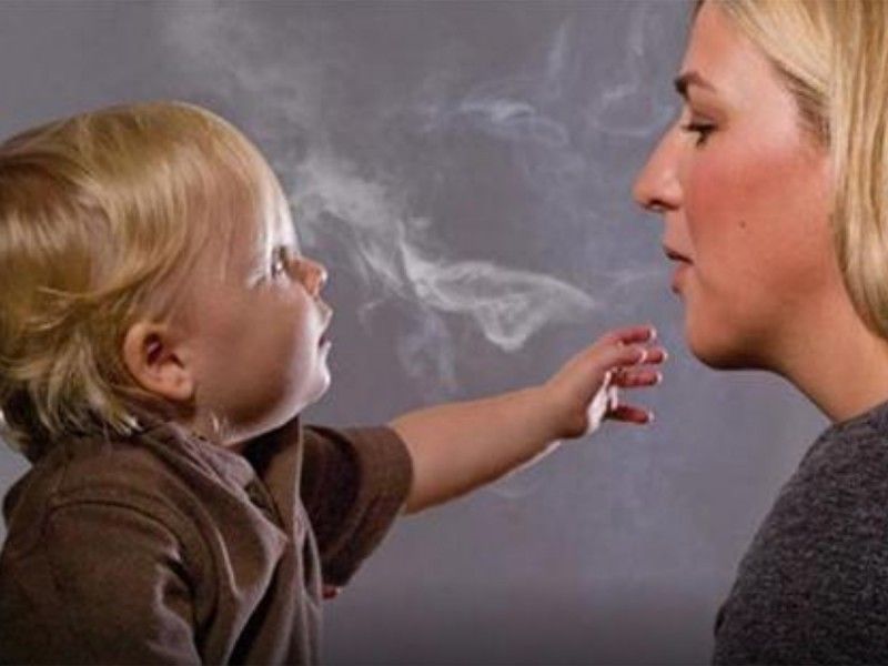 Así dañas a los niños si fumas cerca de ellos