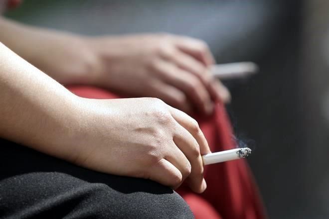 Aprietan a fumadores con restricciones