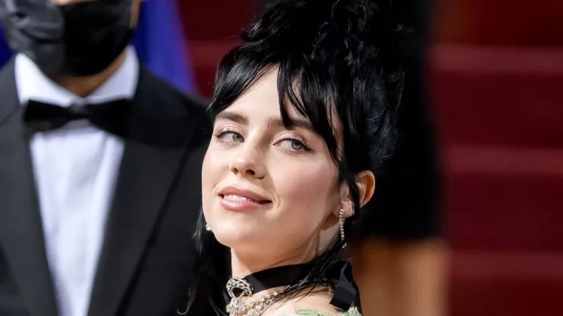 «Vivir con Tourette es agotador»: qué es el síndrome que padece la cantante Billie Eilish y cómo lo enfrenta