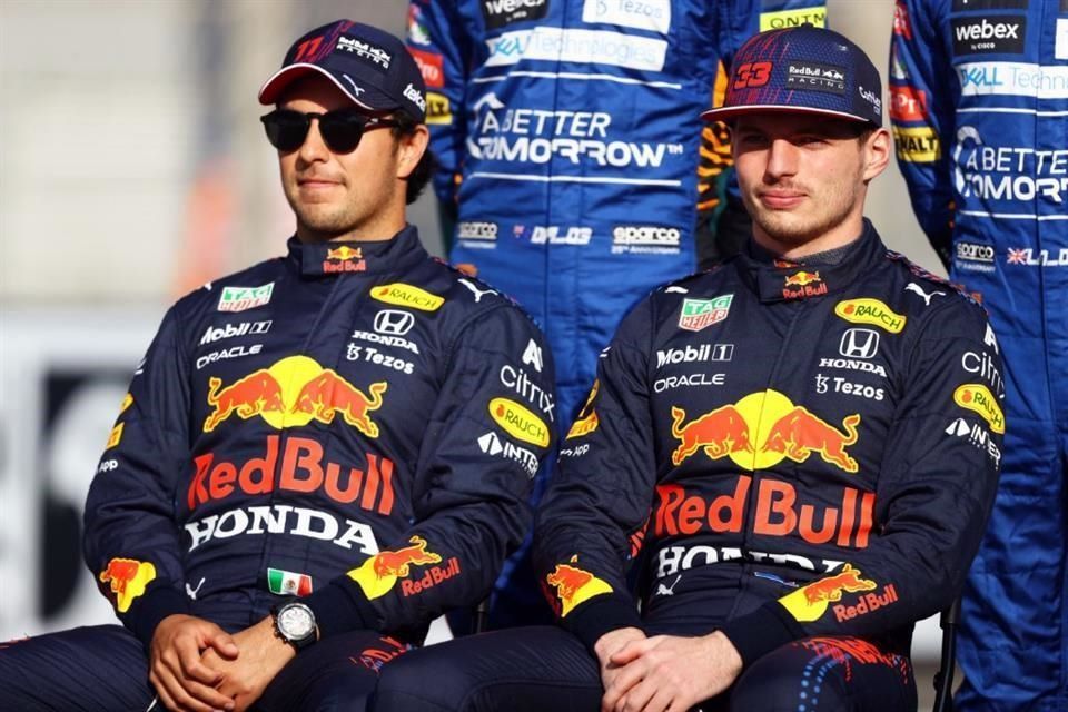 Aprueba Max renovación de Checo con Red Bull