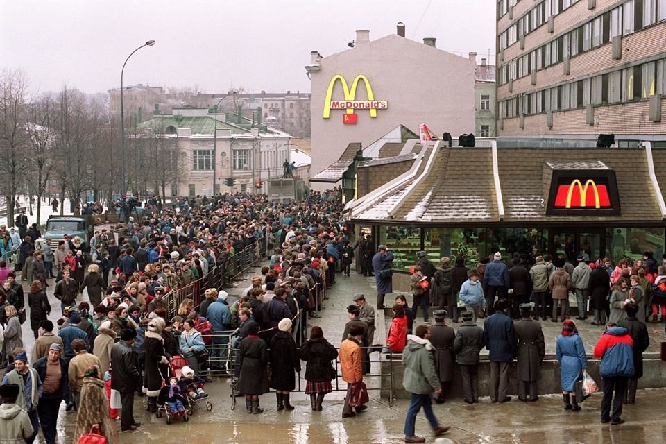 Cuando la capitalista McDonald’s llegó a la Unión Soviética