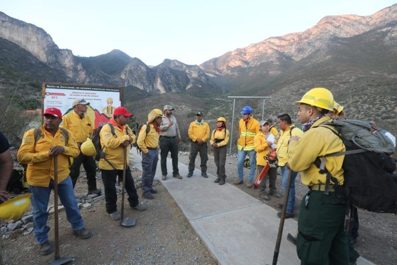 Combaten unidos Municipio, Estado y federación incendios en Zapalinamé