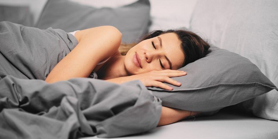 ¿Tienes más de 40 años? Esta es la cantidad de horas que deberías dormir