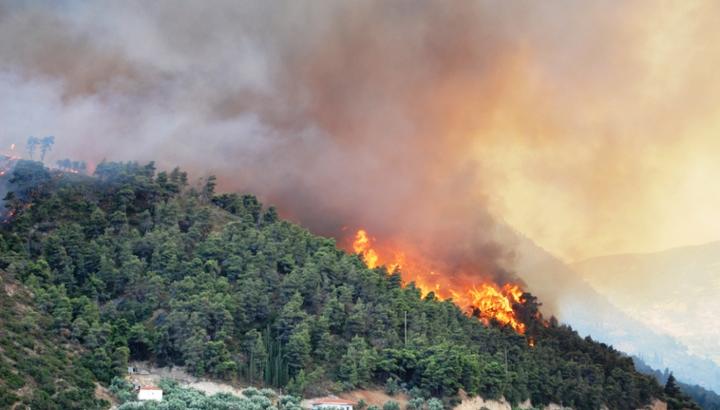 Sigue el combate de incendios en tres regiones de Coahuila.