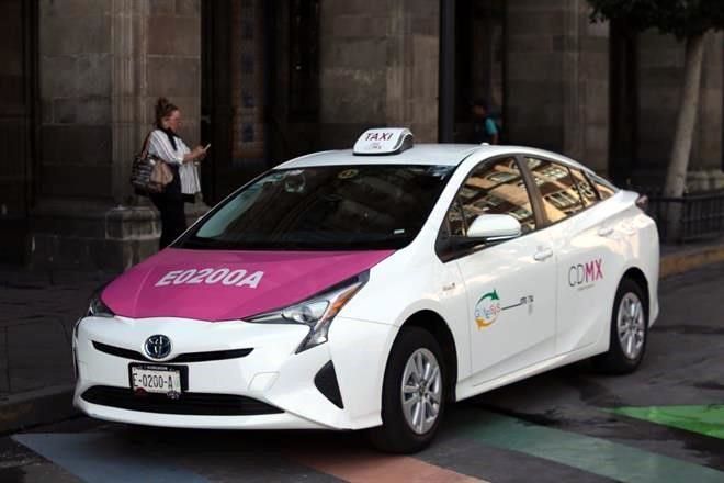 Son taxis precursores en revisión de autos