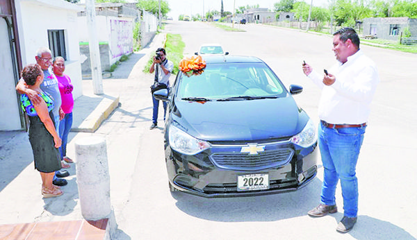 Sortean automóvil en San Juan de Sabinas