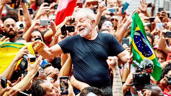 Lula da Silva lanza su candidatura presidencial en Brasil