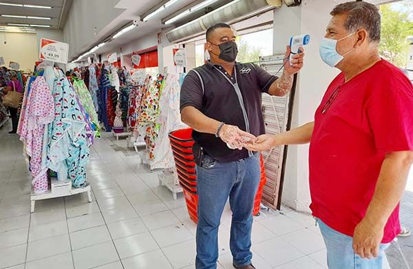 Comercios mantienen cubrebocas obligatorio