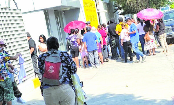 Protestan en CFE por 5 días sin luz