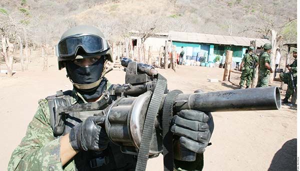 Bloquea el CJNG a militares