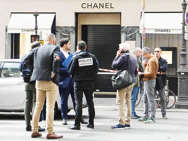 Atracan joyería de Chanel