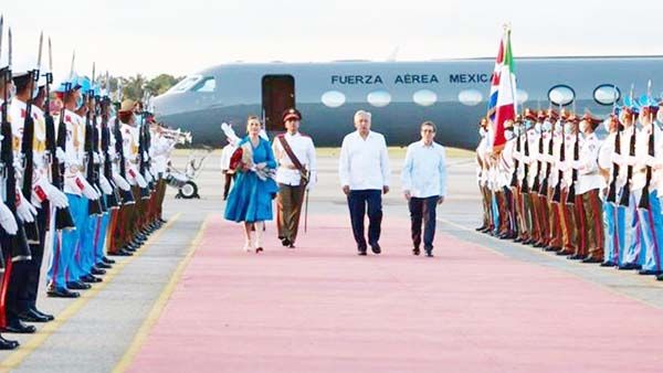 Llega AMLO a Cuba