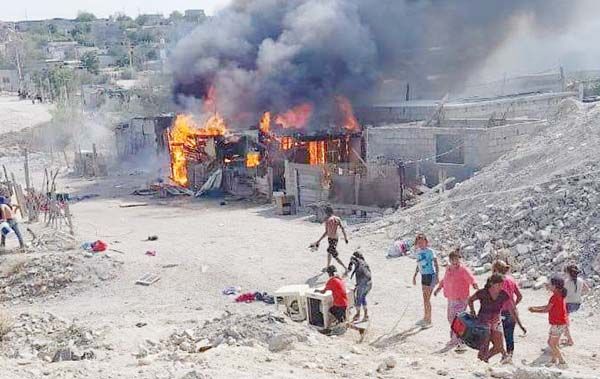 Se ensaña incendio con familia