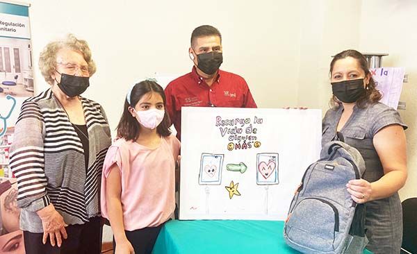 Premian a ganadores de concurso de dibujo