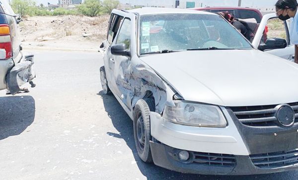 Escapa tras provocar accidente múltiple