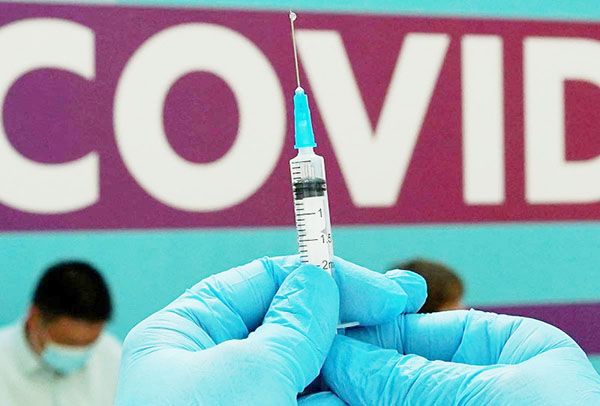 FDA limita uso de vacuna covid Johnson & Johnson; hay riesgo de coágulos