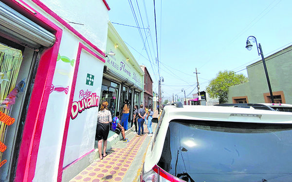 Abarrotan florerías por el 10 de Mayo
