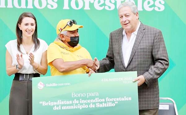 Entrega Fraustro equipos a combatientes de incendios