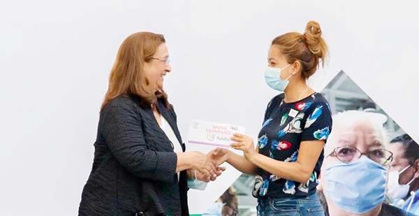 Entrega DIF apoyos a familias vulnerables