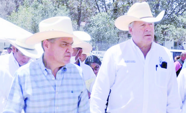Lleva Chema Fraustro apoyos y obra a ejidos