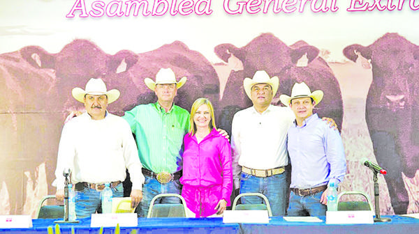 Reeligen ganaderos a Joaquín Arizpe Dávila