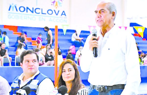 Reinauguran alberca en ciudad deportiva