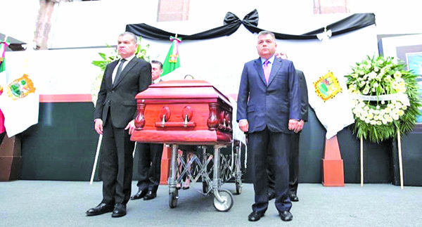 Con homenaje despiden a Eliseo Mendoza Berrueto