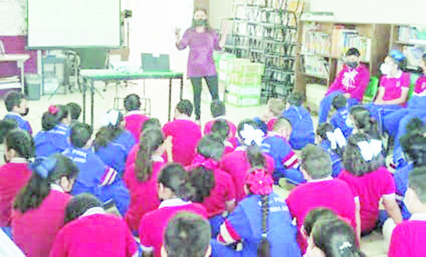 Lleva ICM pláticas a niños de primaria