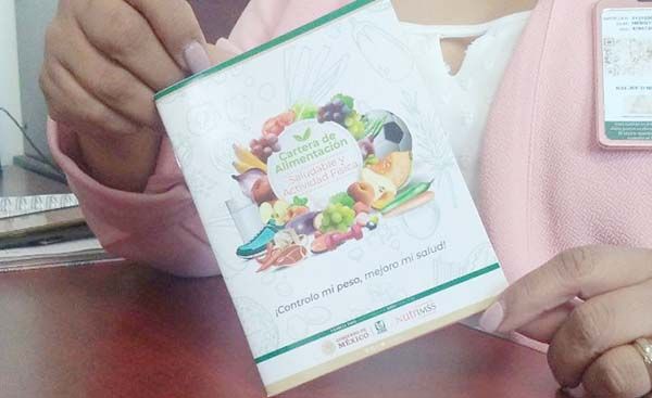 Ofrece NutrIMSS cartilla de alimentación saludable