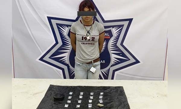 Detienen a jovencita por posesión de narcóticos