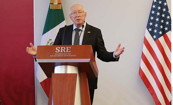 Ken Salazar condena el asesinato de periodistas