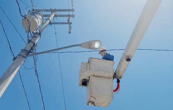 Cambian luminarias en dos ejidos de Ciénegas