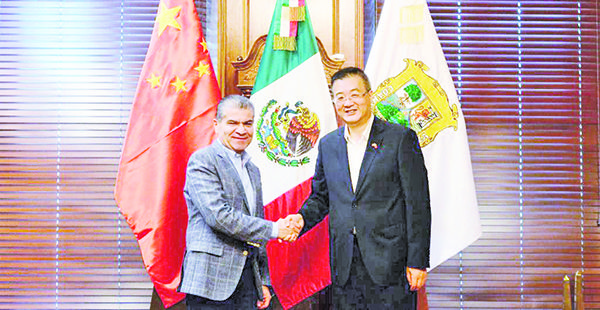 RECIBE MIGUEL RIQUELME A EMBAJADOR DE CHINA