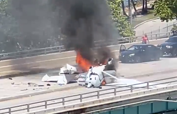 Avioneta se estrella en puente de Miami Beach