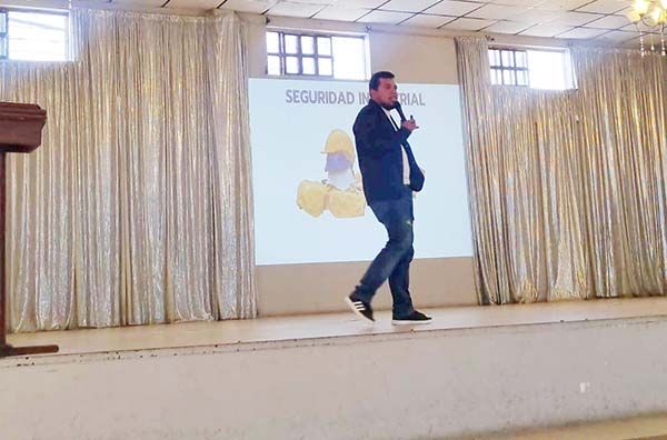 Capacitan a empresas en seguridad industrial